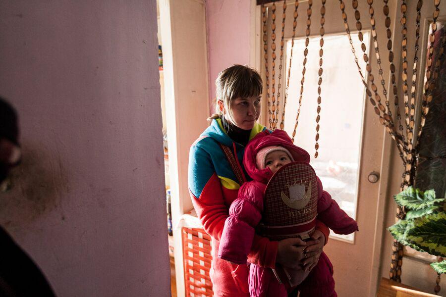 Mother and child refugee