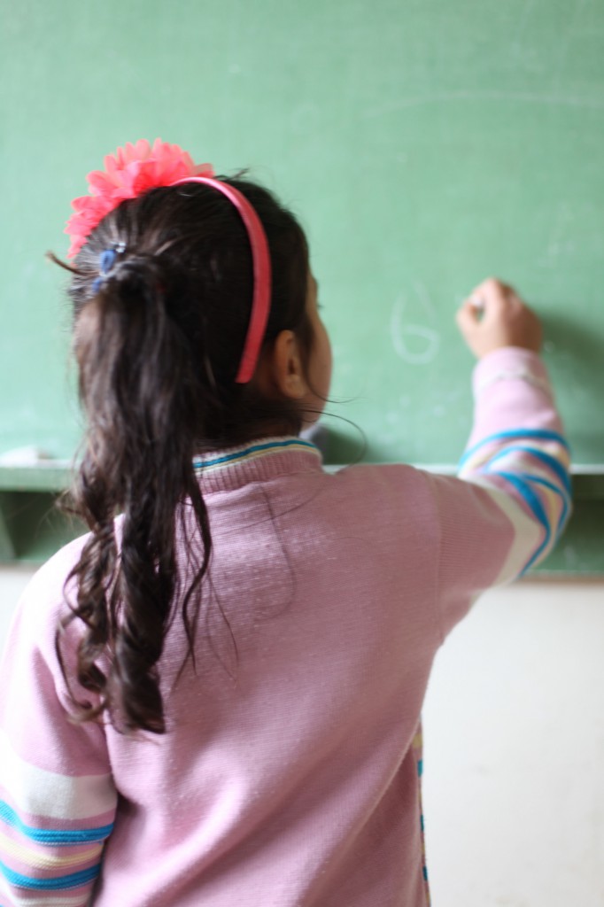 Enfant réfugiée syriens à l'école