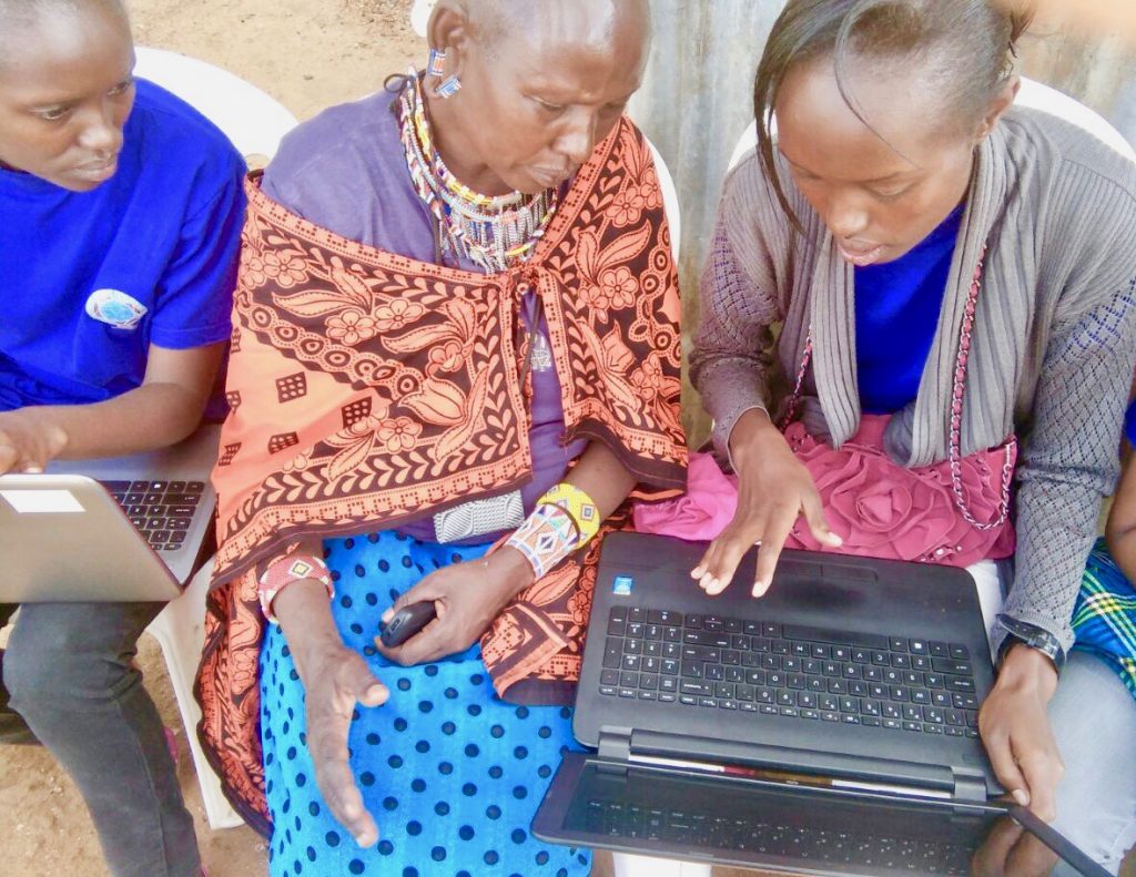 Technologie pour filles et femmes massaï