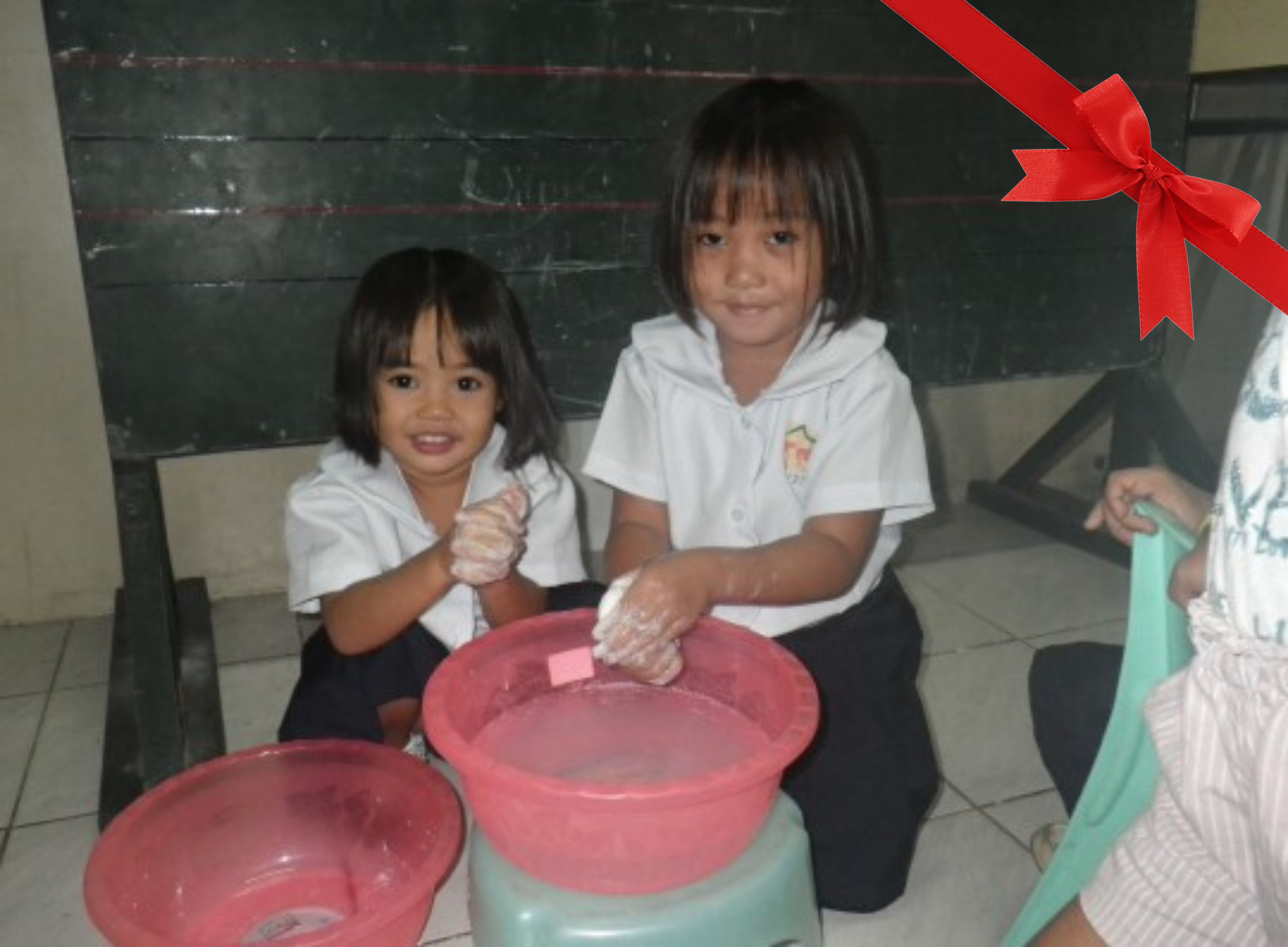 Christmas Gift for children from slums in Philippines