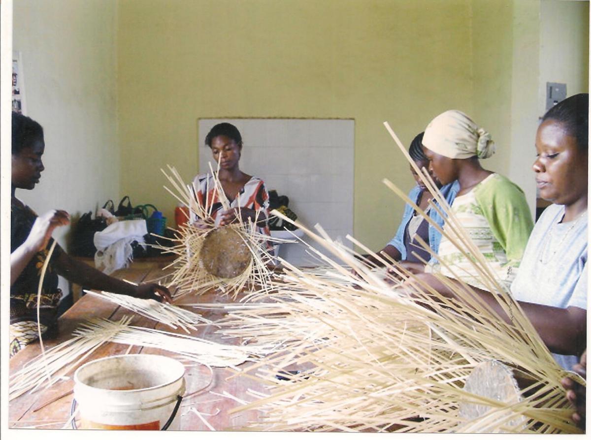 Women make handicrafts from bamboo