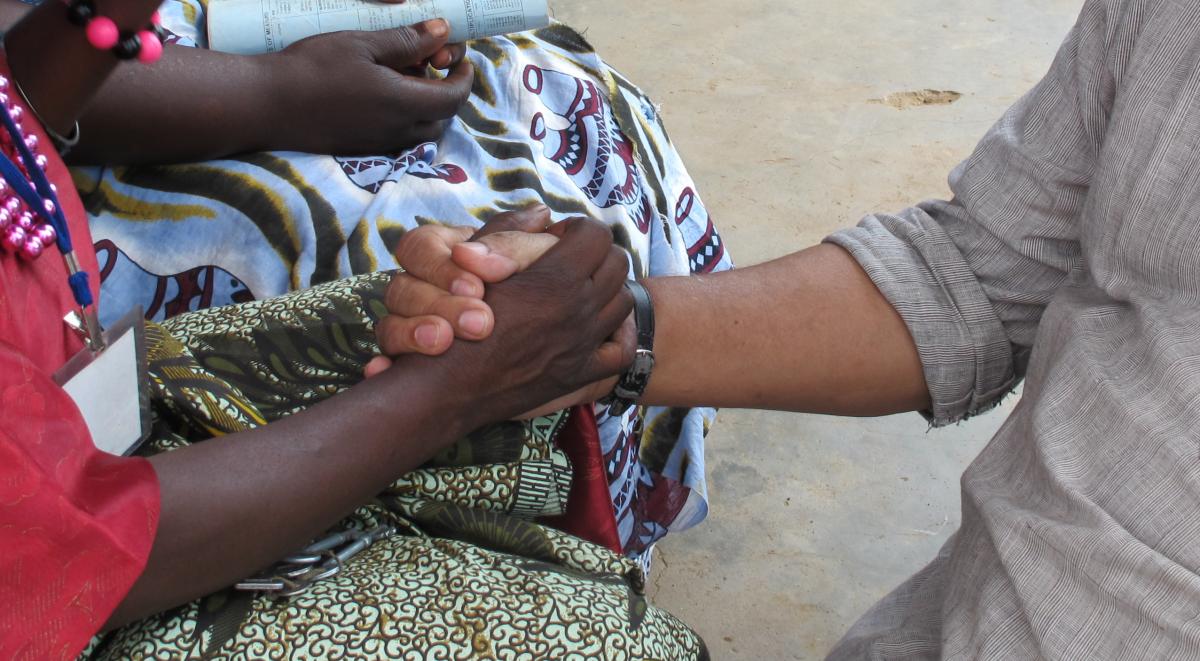 Bunker Roy of Barefoot College holds the hand of a rural woman in Africa