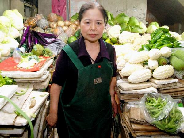 Portrait of Chen Shu-Chu in marketplace