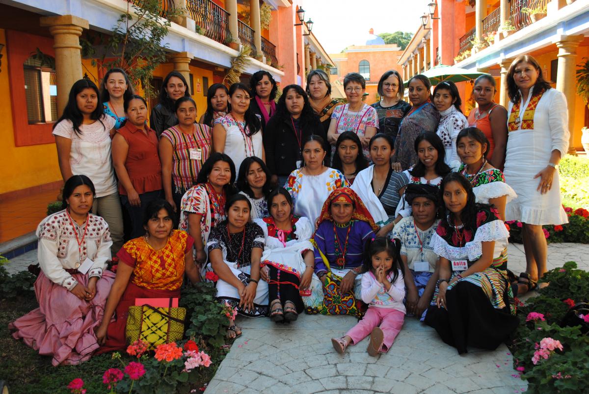 Semillas team members pose with women from the organization Derecho a la Propiedad de la Tierra para las Mujeres (Right to Land Ownership for Women), which received a Semillas grant.  ©Fondo Semillas