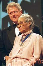 Rosa Parks receives Congressional Gold Medal from President Clinton