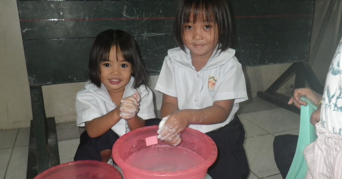 Healthcare for children from slums in the Philippines